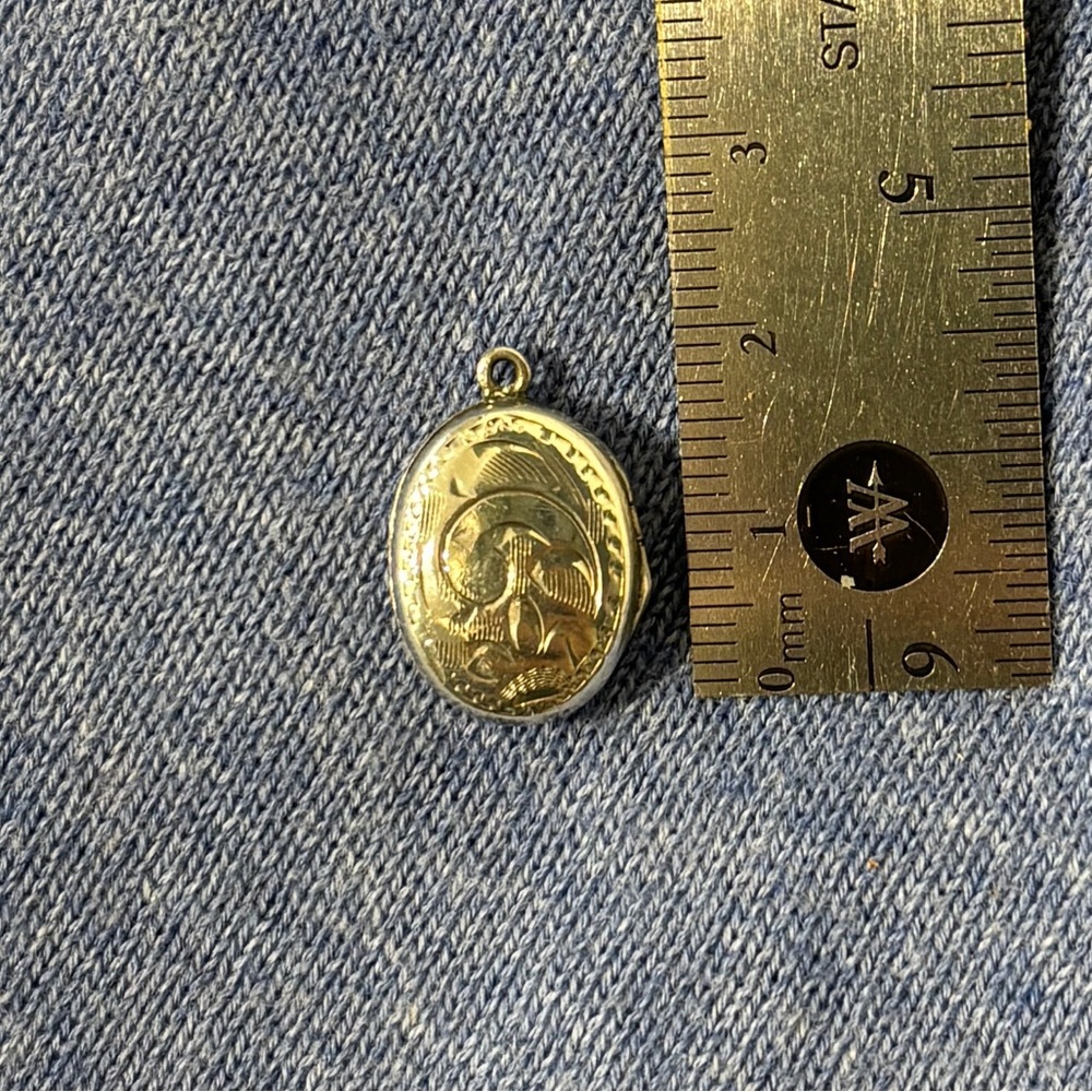 Engraved Antique Silver Locket - Picture 3 of 3